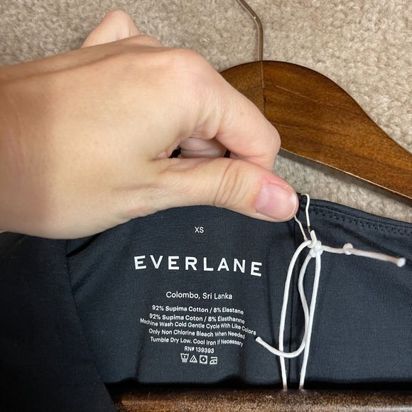 Everlane Bodysuit Top Womens Size XS Black Long Sleeve V Neck Stretch Supima NEW - Picture 4 of 9